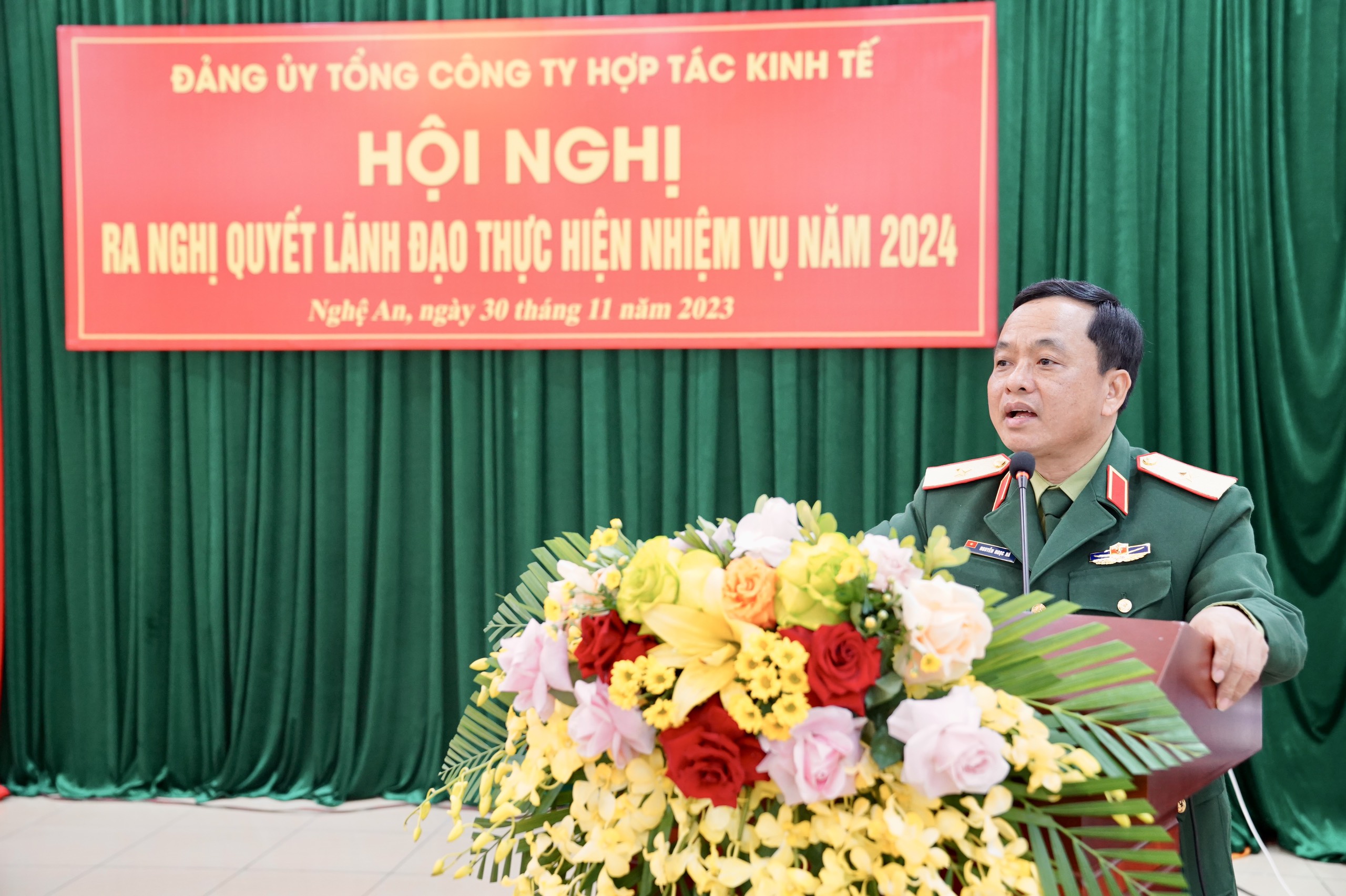 Thiếu tướng Nguyễn Ngọc Hà, Phó Tư lệnh Quân khu dự, chỉ đạo Hội nghị Đảng ủy Tổng công ty Hợp tác kinh tế